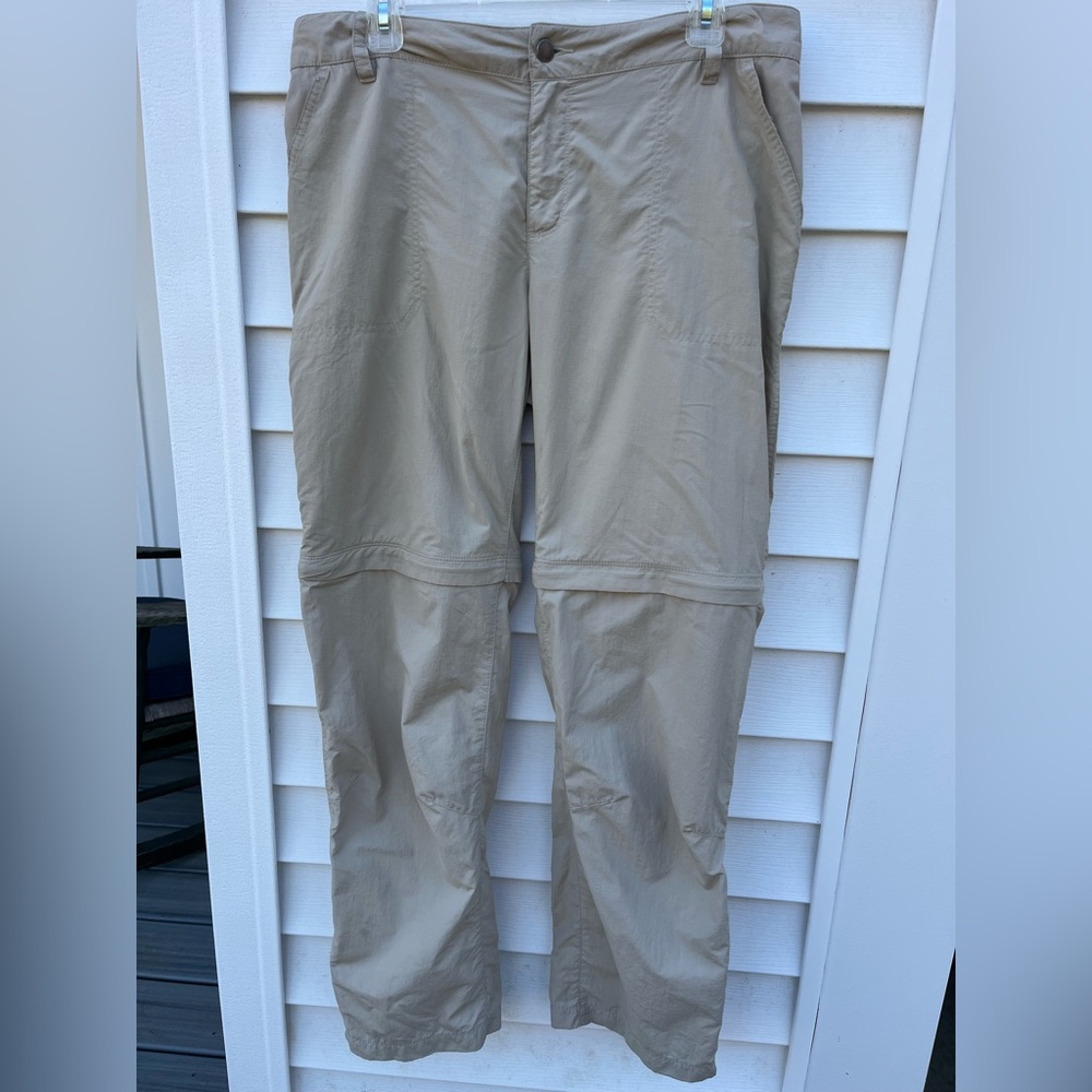 Columbia Women’s Tan convertible, Pants to shorts , Relaxed Fit. - Picture 3 of 11